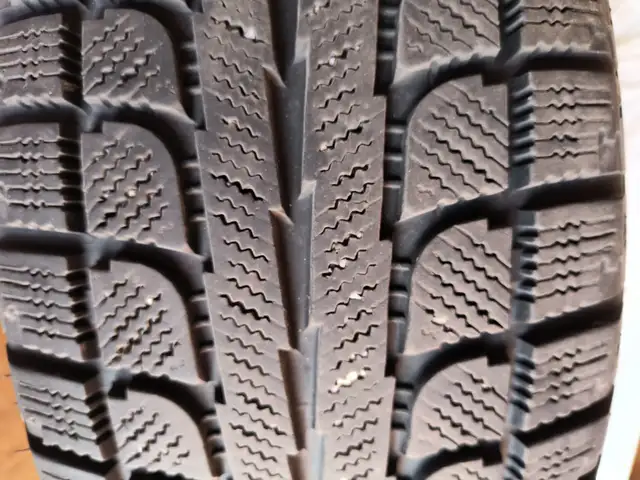 Pneu d'hiver Flat Run a vendre-Winter Flat run tires for sale in Tires & Rims in City of Montréal - Image 2