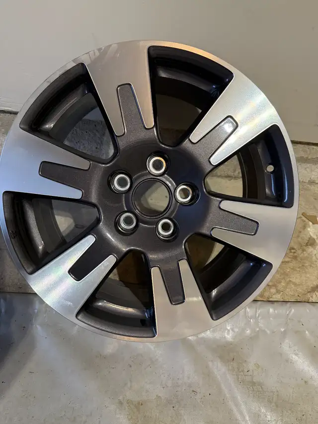 2019 Ridgeline aluminum alloy rim in Other Parts & Accessories in Guelph - Image 3