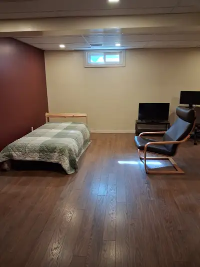 Large spacious room for rent . Looking for a nice clean roommate in townhouse. Fenale preferred. Min...
