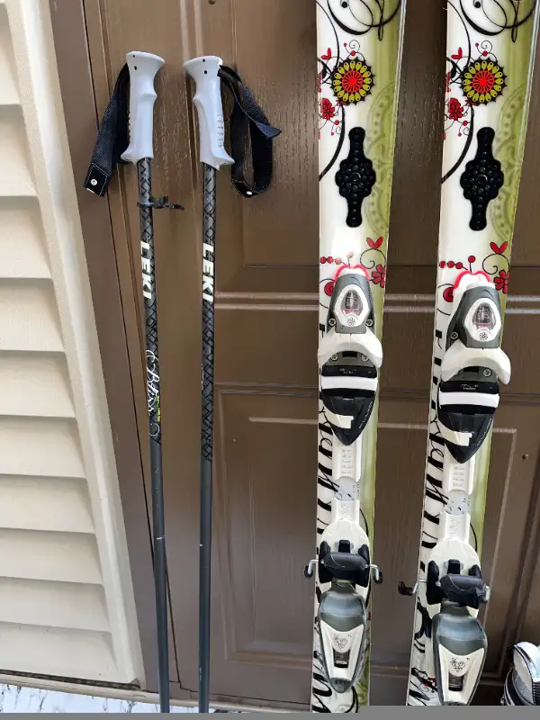 Beautiful 158 Dynastar ski  . Boots. Poles in Ski in Markham / York Region - Image 7