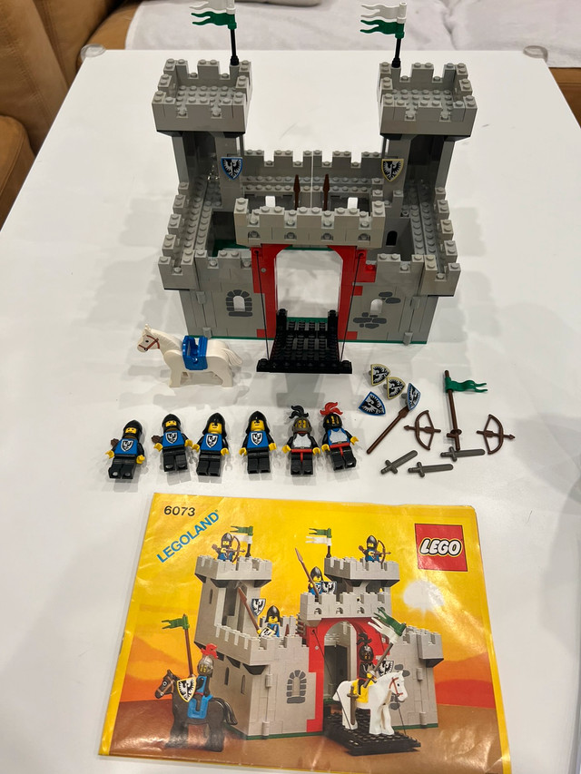 Lego 6073 Knight's Castle Black Falcon vintage | Toys & Games | Markham /  York Region | Kijiji