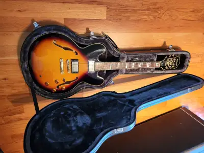 Hi! SUPERB Epiphone Sheraton II ! W/Original Hardcase! FREE SHIPPING! In great condition! See my dem...