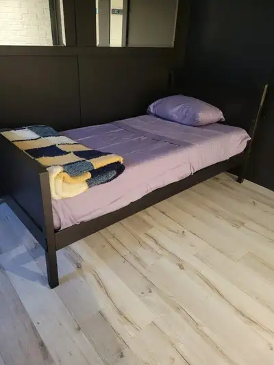 Chambre a louer / Ottawa Est (Orléans, Avalon) $800, femme ou étudiante seulement Une chambre lumine...
