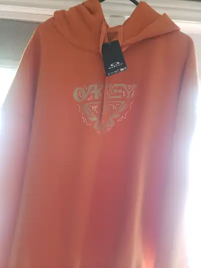 New Oakley sports outdoor hoodie ! Mens XL, View more