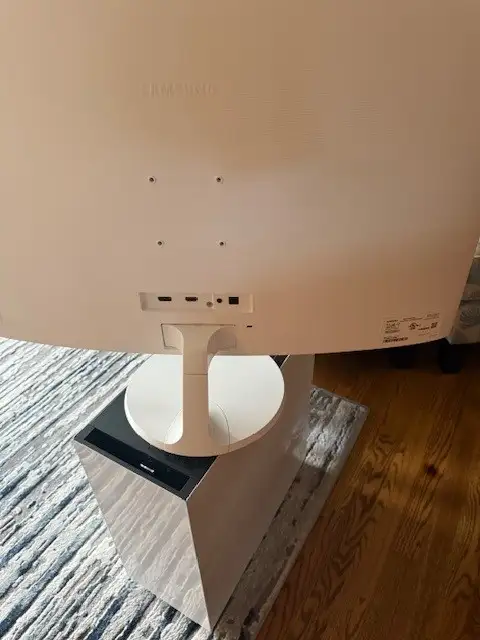 White Computer, White 32 " Curved Monitor in Desktop Computers in Edmonton - Image 7