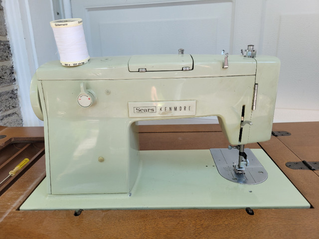 Kenmore 1755 Twin Needle Sewing Machine in Hobbies & Crafts in Oakville / Halton Region - Image 3