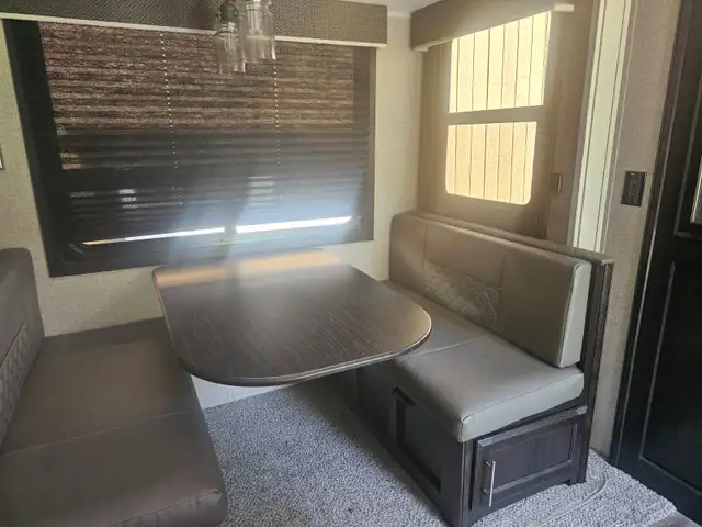 à vendre Fifth Wheel Jayco 2020 35 pieds in Travel Trailers & Campers in Lévis - Image 6