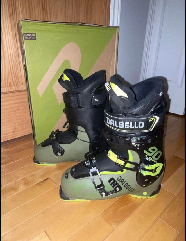 Size 10 Ski boots 28 mondopoint in Ski in City of Halifax