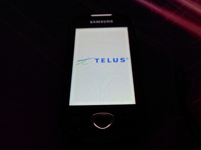 Samsung GT-I5800D Telus cell phone 9/10 with purple case in Cell Phones in Markham / York Region - Image 3