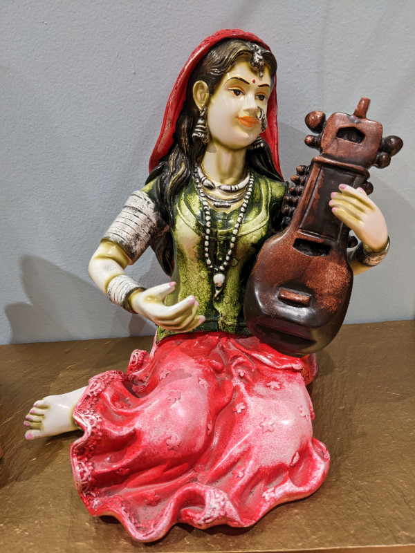 Polyresin Pair Of Traditional Indian Musician Figurine in Arts & Collectibles in City of Toronto - Image 3