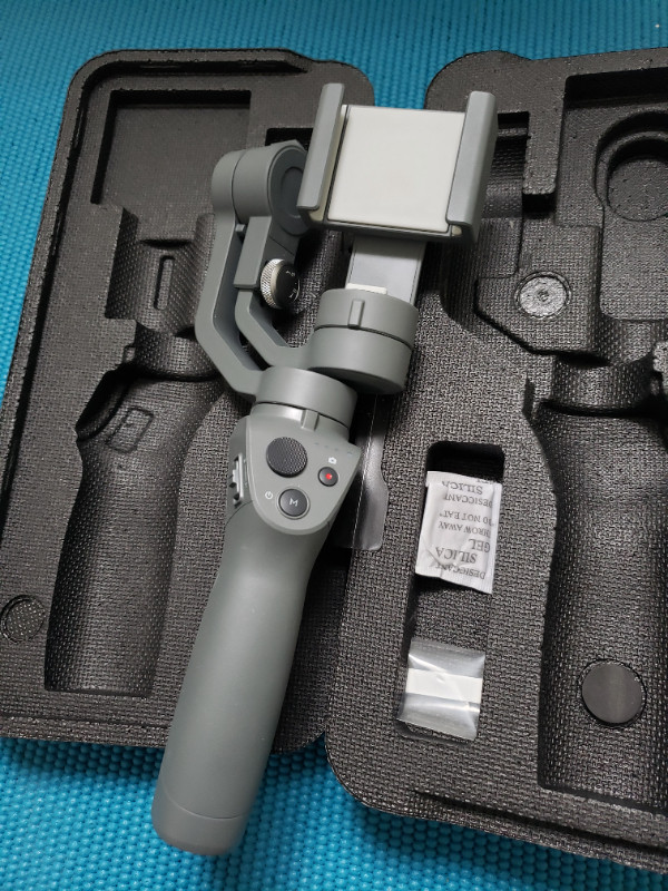 DJI Osmo Mobile Selfie Stick in Cameras & Camcorders in Abbotsford - Image 4