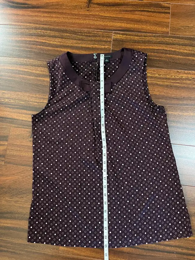 Ann Taylor women’s small sleeveless blouse, maroon bow detail in Women's - Tops & Outerwear in Oshawa / Durham Region - Image 8