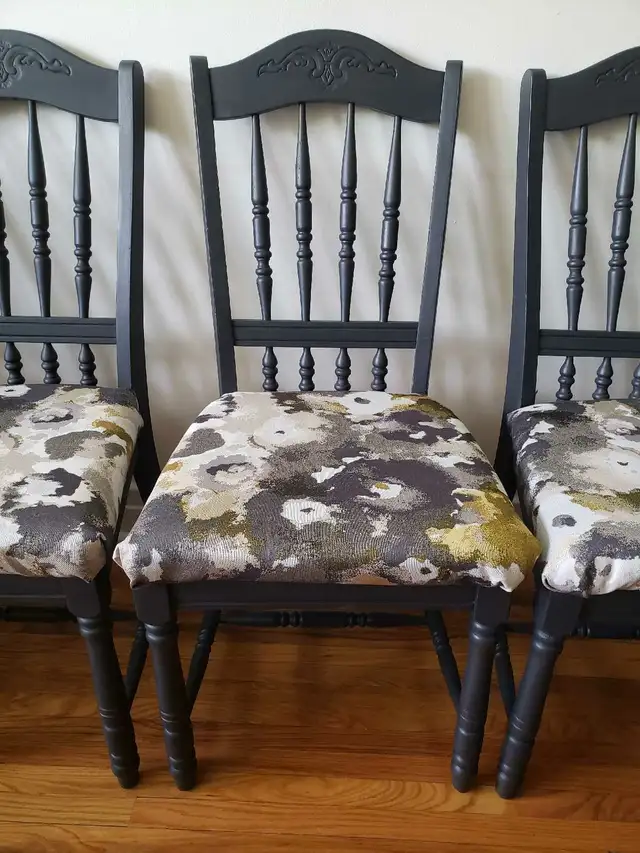Beautiful Refinished Solid Wood Antique Dining Chairs - Set of 5 in Dining Tables & Sets in Kingston - Image 6