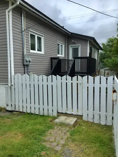 A 3 BDR House For Rent 86 Cowan Ave.