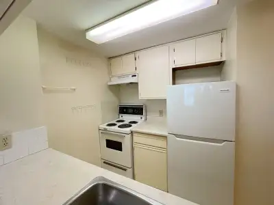 Spacious bedroom, 1 bath, near  Kingsway and Victoria!