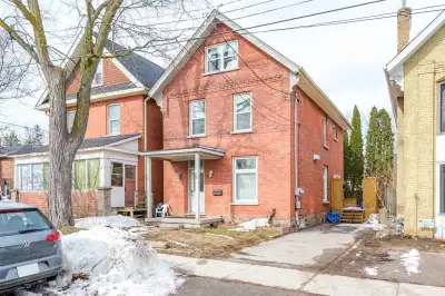 2 Bedroom, 1 Full Washroom Unit! In a Quiet Neighborhood in Downtown. Close to Trent University! Ava...