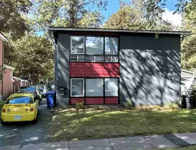 Summer Sublet - May 1 to end of August 4 bedroom house, one roommate staying, relatively quiet. 30 m...