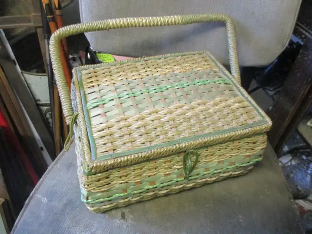 1960s LARGE HANDLE SMALL SEWING BASKET WITH LID $20. SEW DECOR