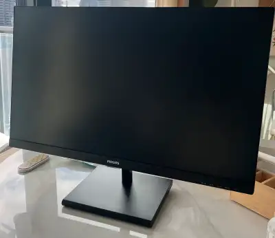9/10 condition Philips 27’ monitor , no scratches on screen. Come with power adaptor. Model 271E. Pi...