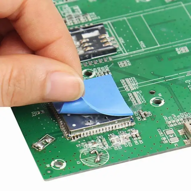 RGeek 6.0W/mK Thermal Pad GPU CPU Heatsink Cooling Conductive Si in Other in City of Montréal - Image 5