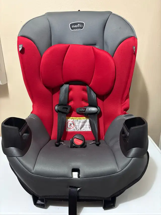 Evenflo Car Seat in Strollers, Carriers & Car Seats in City of Toronto - Image 2