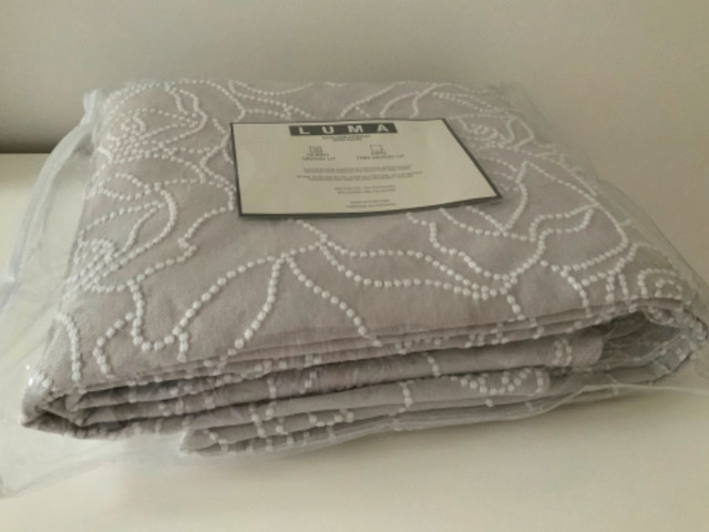 BEDSPREAD COVERLET - Queen Size Bed - Grey with White Stitching in Bedding in Belleville - Image 3