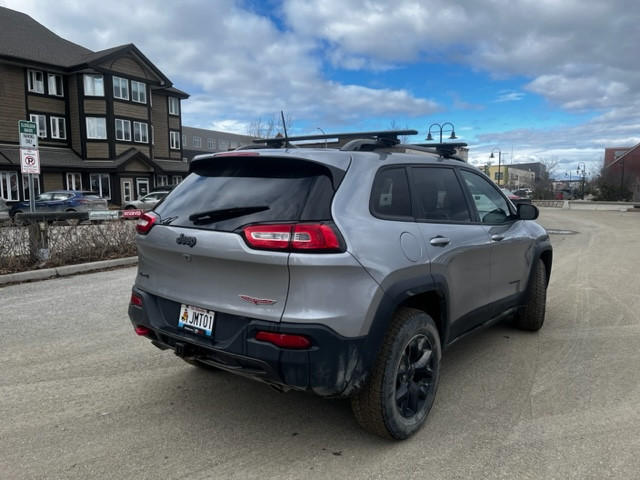 2016 Jeep cherokee 3.2l 4wd 4dr trailhawk in Cars & Trucks in Whitehorse - Image 2