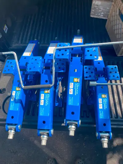 4 X 2 1/2 Tons Scissor Jacks for sale. Local pick up only. Asking $100 for all 4.