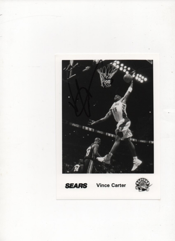 VINCE CARTER AUTOGRAPHED PHOTO 5X7 in Arts & Collectibles in Oshawa / Durham Region