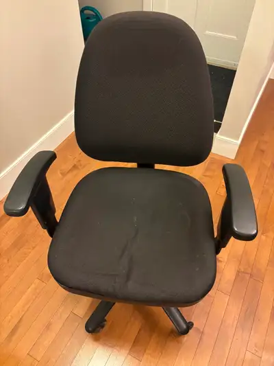 Used office chair. Wheels are for hardwood/vinyl floors.