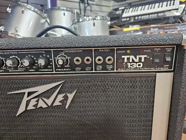 Peavey TNT 130 15" Bass Combo Amp in Amps & Pedals in City of Toronto - Image 4