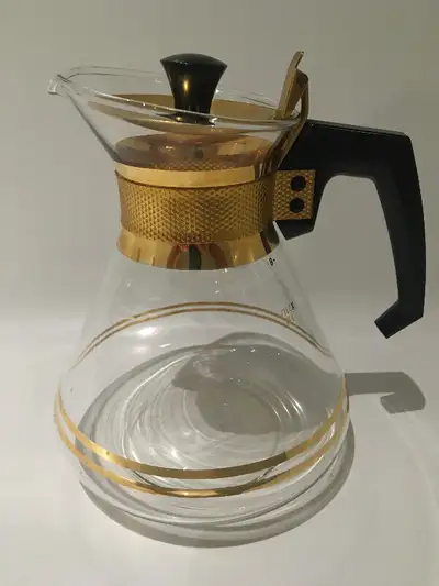 Dimensions: 7,5" de hauteur, 6" de large, 7" de long (avec poignée) . Superbe Pot Réchaud à Café en...