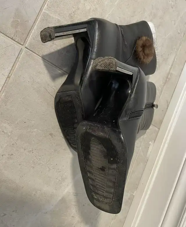 5 pairs of shoes size 5-7 in Women's - Shoes in Mississauga / Peel Region - Image 10