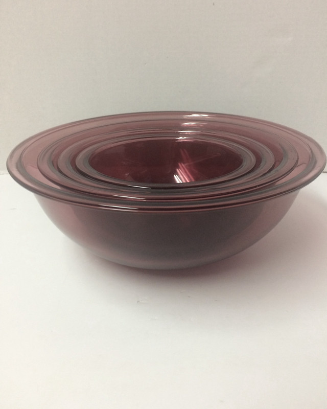 Vintage Pyrex 4 Pc. Mixing Bowl Set Cranberry Color Made in USA in Kitchen & Dining Wares in Cape Breton - Image 2
