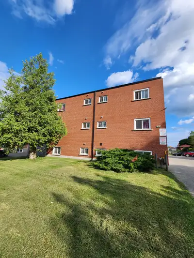 *RARE* 1 Bdrm Home in QUIET BUILDING! Avail. Sept 1! MUST SEE!!