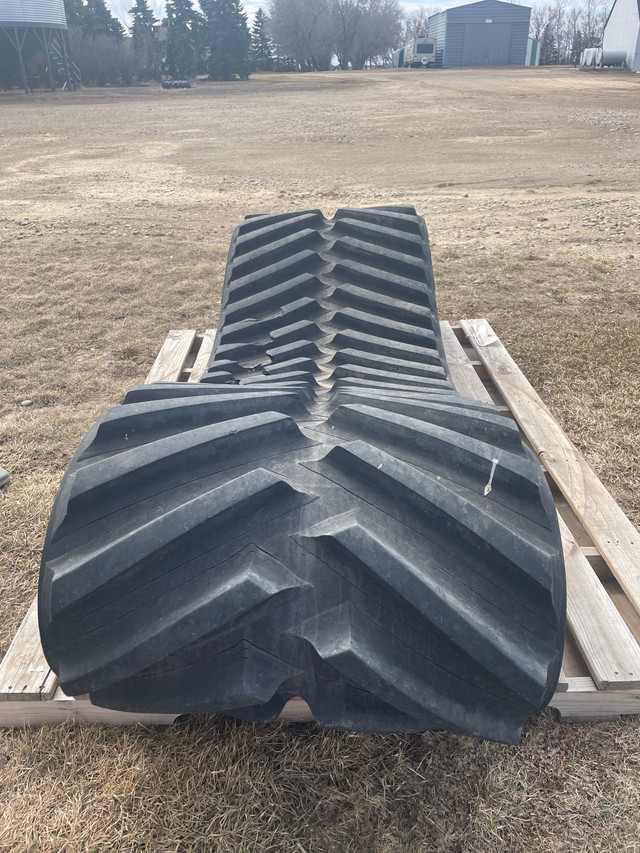 Used track for new Holland T9.645 in Farming Equipment in Regina - Image 3