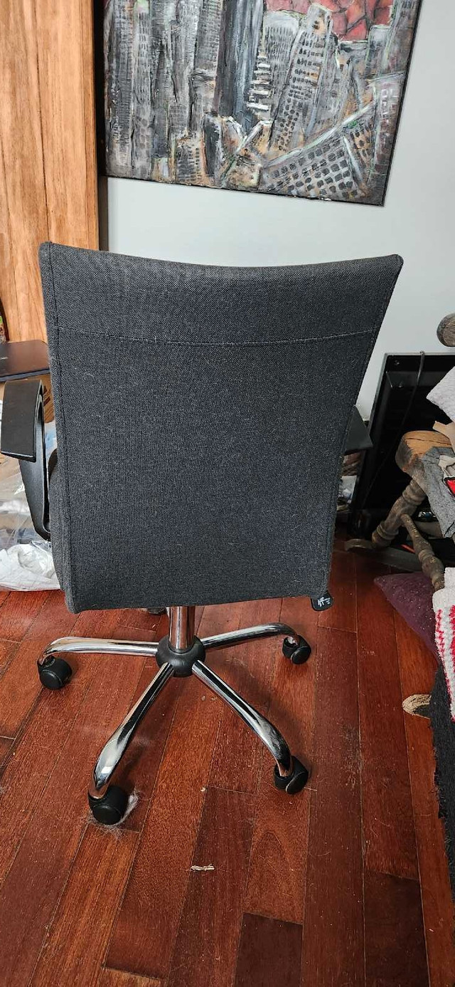 Bureau et chaise à vendre dans Bureaux  à Granby - Image 2