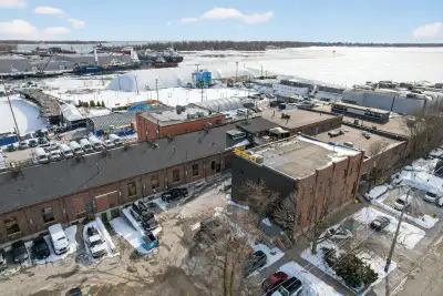 Perfect opportunity for office, warehouse, and distribution space, soaring high ceilings - a must-se...