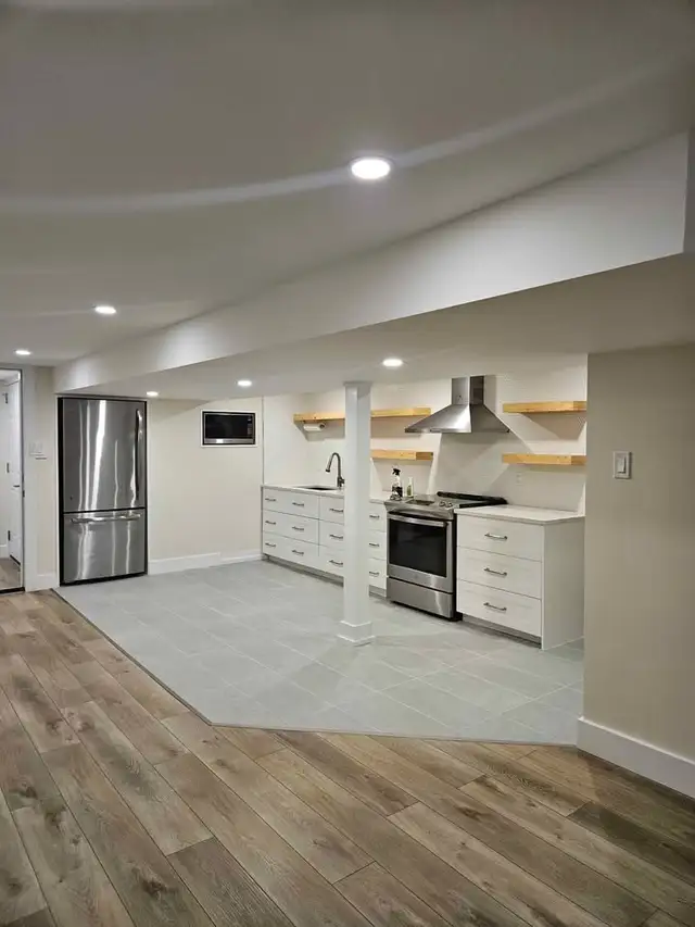 $1950 all incl. 1 bed 1 bath apartment with two parking spots