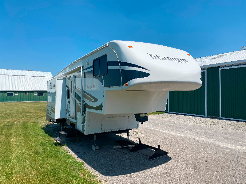 Glendale titanium 5th wheel trailer Travel Trailers & Campers