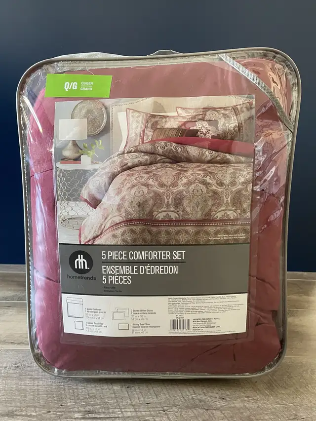 Home Trends Queen Comforter Set in Bedding in Kawartha Lakes - Image 2