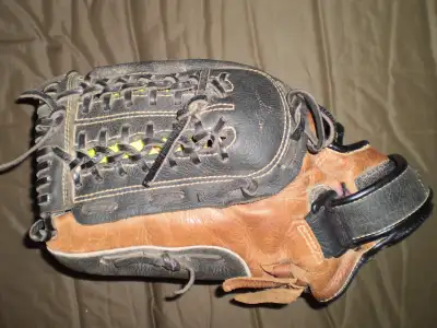 Mizuno Prospect Select 11.5 inch Baseball Softball RH Glove, View more