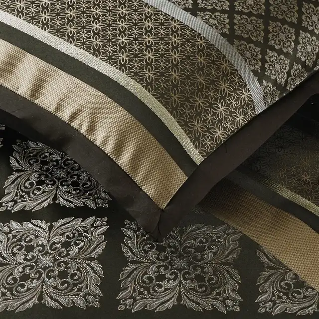 Queen Comforter Set in Bedding in Kitchener / Waterloo - Image 4