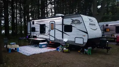 Looking for your home away from home for the summer ☀️ come check out our trailer Selling our 2018 J...