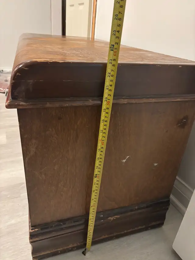 Real Wood - Antique Vintagey Ottoman - Storage Chest, Storage in Hutches & Display Cabinets in City of Toronto - Image 4
