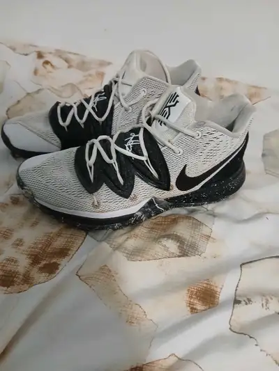 nike kyrie 5 oreos, View more