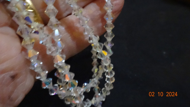 Necklace,lady, 40inch, appear like crystals,sparkly,bracelet too in Jewellery & Watches in Kelowna - Image 3