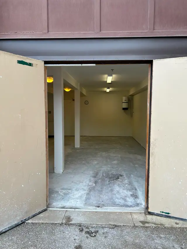 Commercial Space for lease-Oakville/Mississauga Border in Commercial & Office Space for Rent in Oakville / Halton Region - Image 3