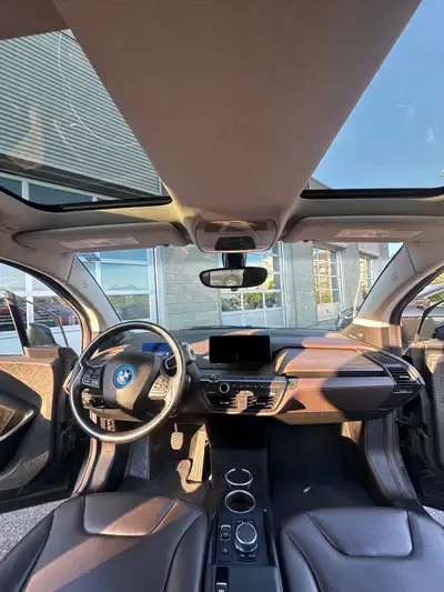 BMW i3 Range Extender (REx) 2019 en bon état. Kilométrage : 190 000 km Électrique + essence (autonom...
