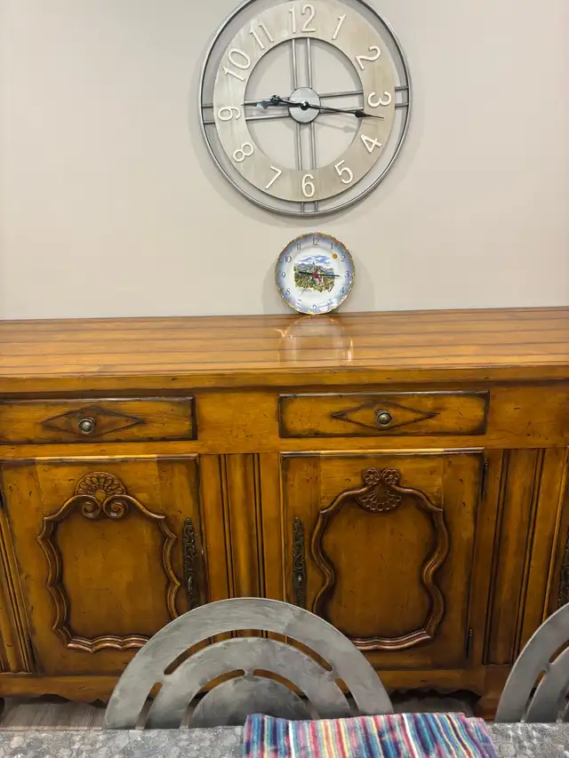 Vintage 8ft  wood buffet in Hutches & Display Cabinets in City of Toronto - Image 4